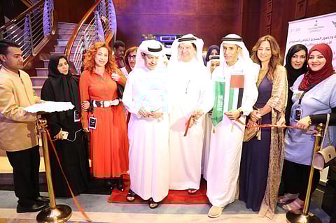 تنظيم سعودي واستضافة إماراتية .. "بصمات النخبة" يجمع 60 فناناً بـ 80 عملاً تشكيلياً