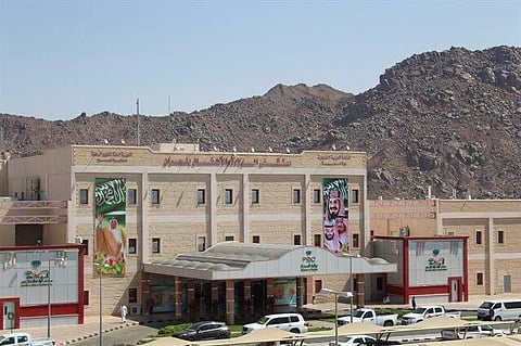 تشخيص متقدم يوقف نزيفًا رحميًّا لمريضة في نجران