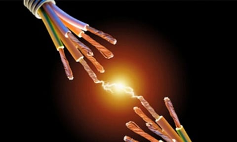 أسلاك مكشوفة بـ"رصيفة مكة" تصرع طفلة والشرطة تتسلم الموقع