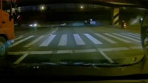 فيديو مروّع.. لحظة انهيار جسر على سيارات ومقتل 3 أشخاص في الصين