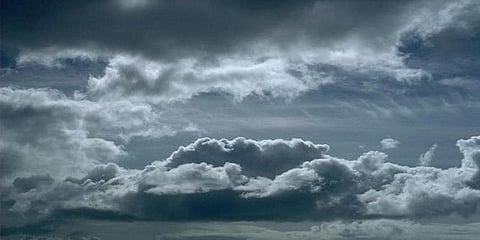 "الأرصاد": هطول أمطار رعدية مصحوبة برياح تحد من مدى الرؤية على معظم المناطق