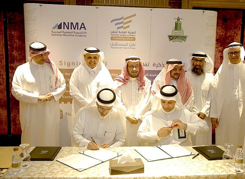 تخريج الدفعة الأولى من الضباط والمهندسين البحريين السعوديين