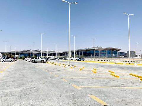 انتهاء المرحلة الأولى من تطوير مواقف السيارات في مطار الملك خالد