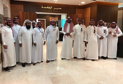 معيدون في جامعة جازان يشتكون تأخير ترقيتهم إلى وظيفة "محاضر"