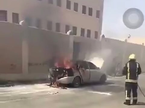 احتراق مركبة طالب بمكة بسبب تماس كهربائي.. والدفاع المدني يباشر الحادث