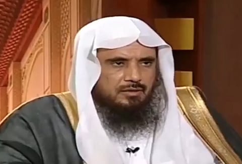 "الخثلان": عودوا صغيراتكم على اللباس المحتشم.. بالعلامات يلزم الحجاب