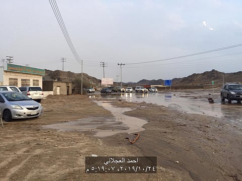 شاهد بالفيديو.. سيول قرية "ملَح" بخليص لا مثيل لها منذ عقود