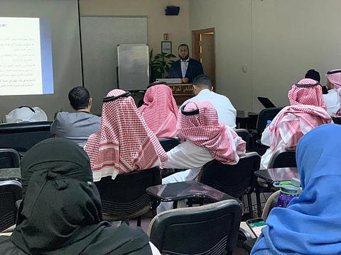 مستشفى الثغر بجدة يدرب موظفي الصحة على "التميز في خدمة العملاء"