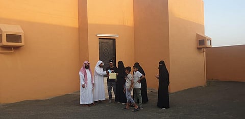 شاهد .. "الريان" الخيرية بجازان تسلم وحدات سكنية جديدة