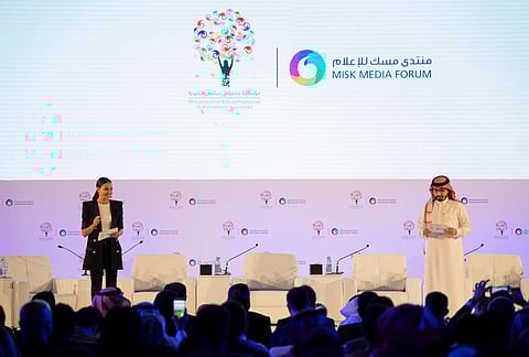 القطار المفزع والقمر المبهر.. "صحافة الأجهزة الذكية" مع "مسك" في القاهرة