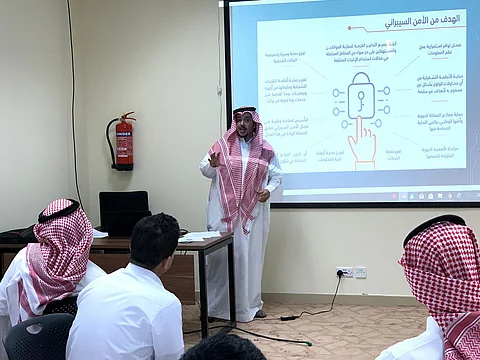 "تقنية بلجرشي" تستقبل المتدرّبين على الأمن السيبراني وصيانة الجوال