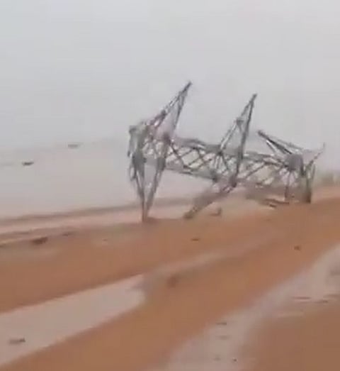 عاصفة الحفر .. الحصيني يطالب بمسح عام مذكراً بما فعله "تورنيدو" في الخفجي