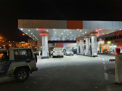 بسبب بنزين مغشوش.. تعطُّل عشرات المركبات بمحافظة "الداير" في جازان
