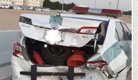 اصطدام سيارة مسرعة بدورية مرور في جدة