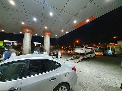 مالك محطة الداير: خطأ في التفريغ .. وأتكفل بإصلاح السيارات المتضرّرة
