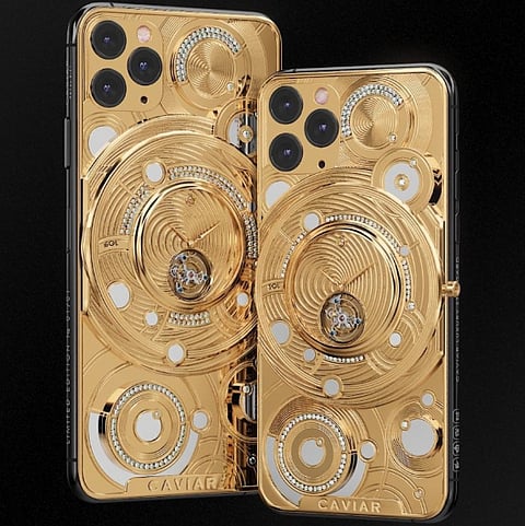 بالفيديو: مزود بنصف كيلو من الذهب.. "آيفون" تطرح "الهاتف الأغلى في العالم"