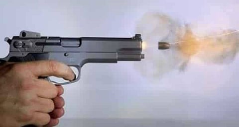 شاب يُطلق النار على آخر إثر "شجار" في استراحة بمحايل