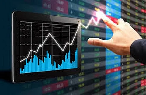 مؤشر "الأسهم السعودية" يغلق مرتفعاً عند 7653.21 نقطة