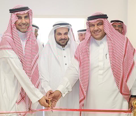 جامعة جدة تدشن نوادي الإبداع وتوقع عقد تشغيل "عربة جدة الذكية"