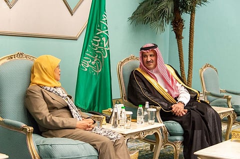 رئيسة سنغافورة تصل المدينة المنورة لزيارة المسجد النبوي