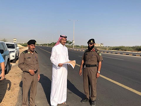 شاهد من ينبع.. تفاعل رسمي سريع يُنهي مخاطر "طريق حارة عطالله"