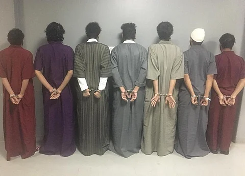 "سبق" تكشف حقيقة القبض على مخالفي الذوق العام.. عصابة سلب واستيلاء