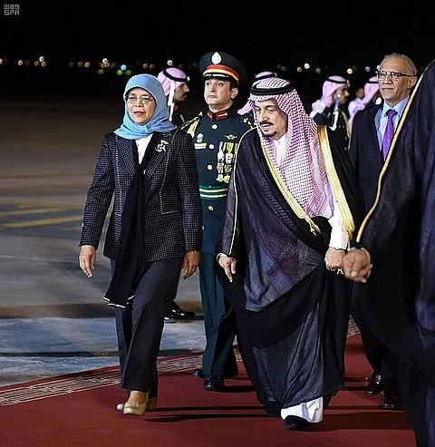 رئيسة سنغافورة تصل الرياض
