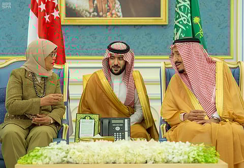 خادم الحرمين يستقبل "حليمة يعقوب" ويقيم مأدبة غداء تكريمًا لها