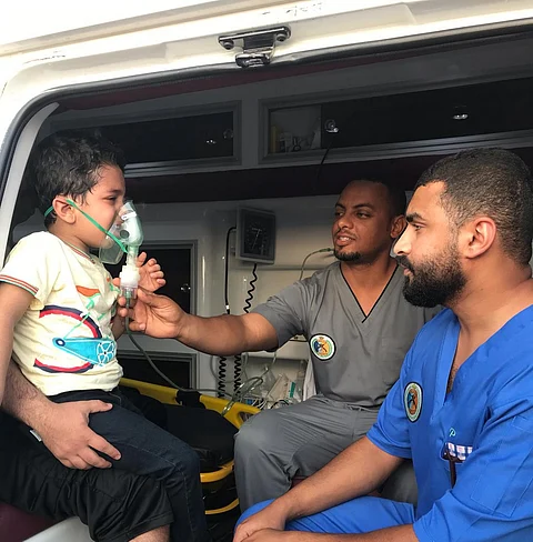 حرس الحدود ينقذ طفلًا تعرّض لحالة اختناق بمنطقة عسير