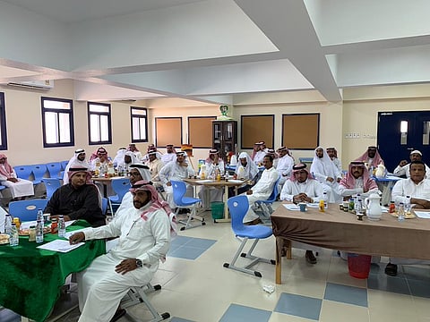 وحدة "ارتقاء" تنظم حلقات نقاش لأولياء أمور الطلاب بمدارس صامطة