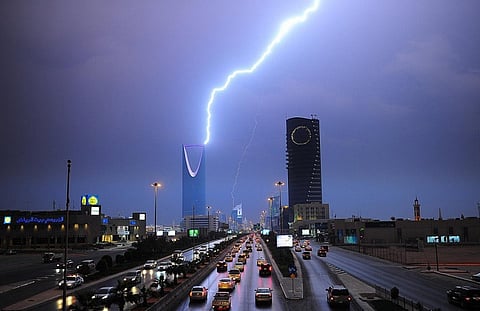 الليلة ولبعد غد.. الرياض تواعد بدء "موسم الهطولات" ترافقه زخات رعدية