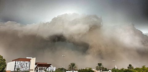 الحصيني في نداء لمَن يهمه الأمر: سحب عملاقة خطيرة بـ 3 دول خليجية