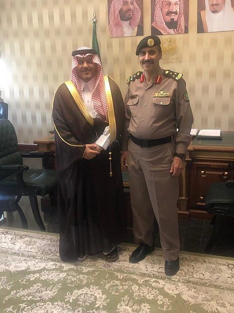 محافظ الطائف يقلد "العمري" رتبة عميـد