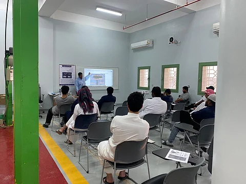 شاهد.. "تقنية الأفلاج" تطلق 11 دورة تدريبية بالمرحلة الخامسة من "أٌتقن"