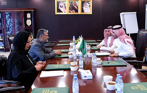 "آل جابر" يلتقي رئيس لجنة إعادة الانتشار (RCC) في الحديدة