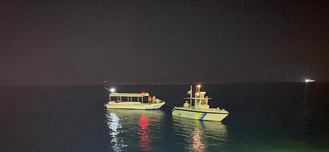 "حرس حدود المدينة" ينقذ 4 أشخاص تعطل قاربهم في البحر