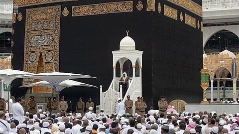 خطيب الحرم المكي: التعصّب طاقة مُهدرة ولم يذكره الشرع إلا مذمومًا