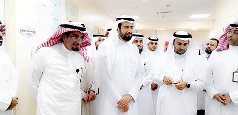 شاهد.. وزير الصحة يتفقّد مستشفى ينبع العام ويطلع على سير العمل به
