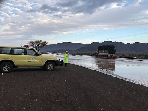 أمطار على مرتفعات جازان وجريان للأودية.. و"الدفاع المدني" يطلق تحذيراته