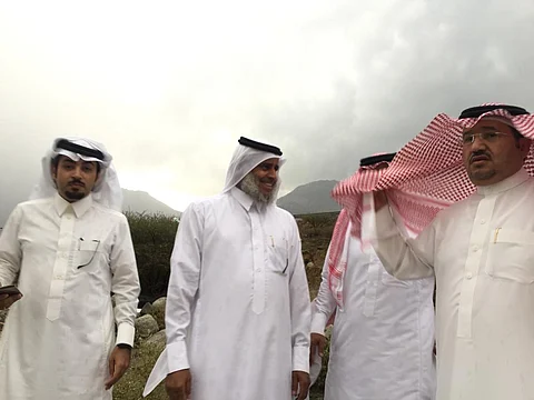 للمرة الثانية.. محافظ المجاردة يقف على عبّارات قرى الغمرة