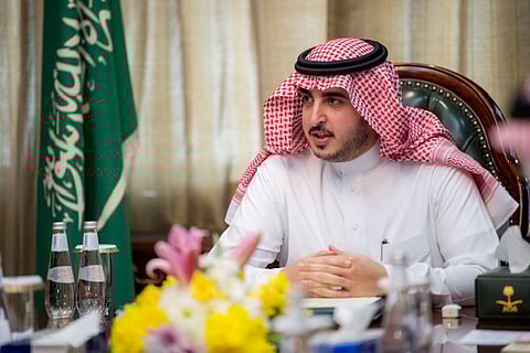 أمير الجوف يؤكّد رفع مستوى الخدمات المقدمة بالقريات