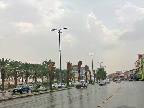 أمطار الصباح تلطف أجواء جازان وتنبيهات الأرصاد تبشر بالمزيد