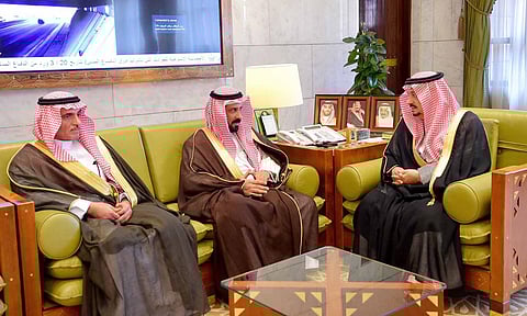 أمير منطقة الرياض يستقبل رئيس هيئة السوق المالية ومدير هيئة الرقابة