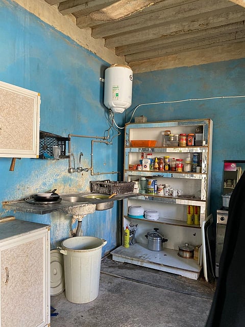 "بشرى الأفلاج" تصل إلى منازل الأسر المتعففة بدعم نقدي وعيني