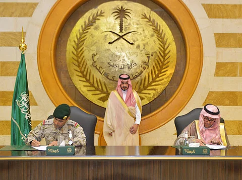 "بدر بن سلطان" يشهد توقيع مذكرة بين قيادة المنطقة الغربية و"بترو رابغ"