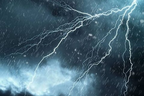 الطقس اليوم: أمطار رعدية على جازان وعسير والباحة ومكة المكرّمة والسواحل