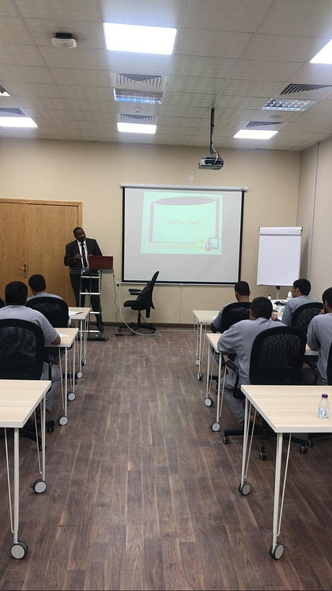 من خارج الأسوار.. "السجون" تعقد دورة لـ9 نزلاء بجامعة الطائف