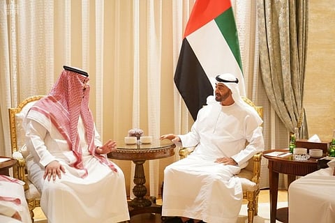 نائب وزير الدفاع يعزي ولي عهد أبو ظبي في وفاة سلطان بن زايد