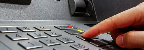 محتالون ينصبون شرك الطمع لعملاء بنوك بتبوك .. سرقات ومصرفي يشرح الفخ