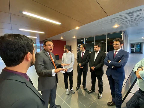 الملحق الثقافي في أستراليا يطمئن على المبتعثين من خطر حرائق الغابات